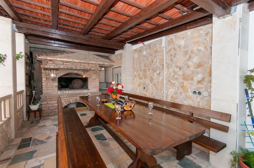 Apartments Zdenka Омиш Экстерьер фото