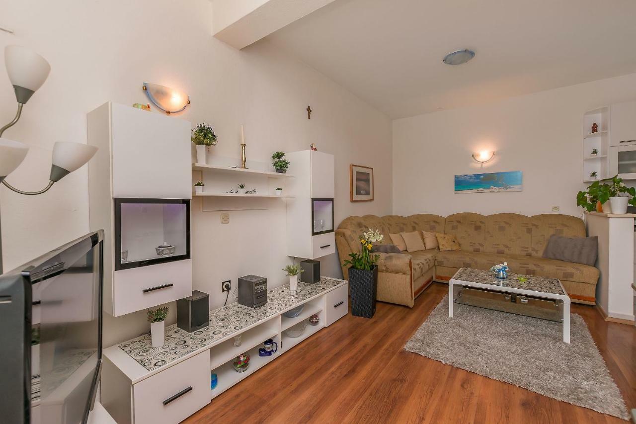 Apartments Zdenka Омиш Экстерьер фото